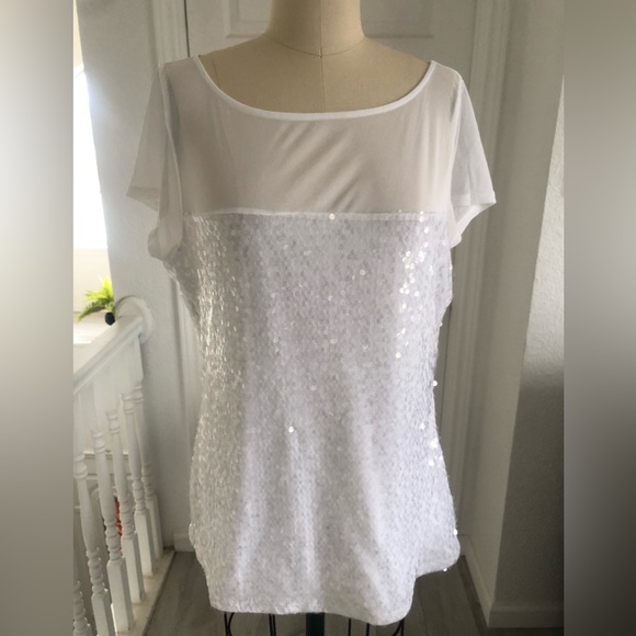 White House Black market top - Picture 1 of 6